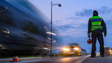 Regierung bleibt bei Asylkurs - trotz massiver Kritik