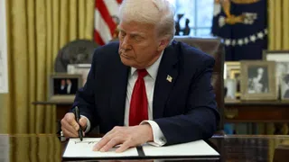 Trump unterzeichnet US-Einreiseverbot für zwölf Nationalitäten