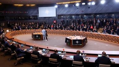 NATO-Minister beschließen riesiges Aufrüstungsprogramm