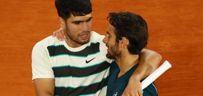 Drama gegen Alcaraz – mit gesenktem Kopf geht Musetti in Richtung Netz und gibt auf