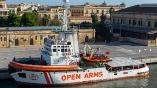 NGO rettet 54 Geflüchtete von verlassener Ölplattform