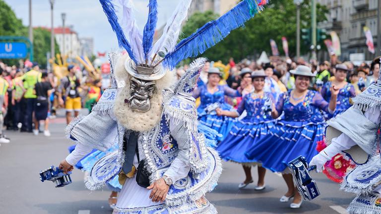 Karneval der Kulturen tanzt durch Berlin