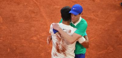 „So etwas haben wir alle noch nicht gesehen“ – Match für die Geschichtsbücher von Sinner und Alcaraz