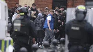 Nordirland: Dritte Nacht in Folge mit Ausschreitungen