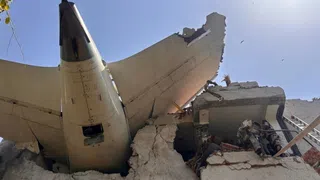 Indien: Flugzeug stürzt über Ahmedabad ab – wohl viele Todesopfer