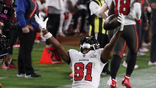 Polizei sucht gefallenen Football-Superstar wegen Mordversuchs