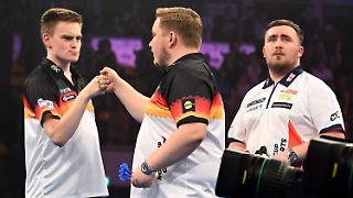 Deutsches Darts-Doppel lässt Luke Littler wütend zurück