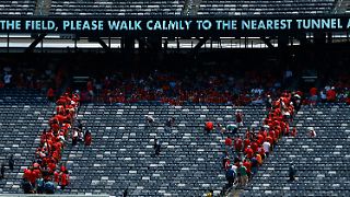Unwetterwarnung: Alle Fans müssen Tribünen verlassen