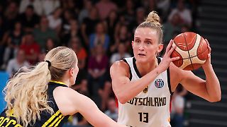 Geburtstagskind Nowitzki jubelt: EM-Traumstart für DBB-Frauen