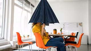 Kein Wellness-Trend: Wie Achtsamkeit in den Wechseljahren gegen Stress hilft