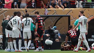 Chelsea bricht böse ein in wilden sechs Minuten mit Blitz-Rot