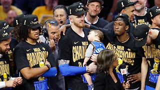 Auf Nowitzkis Spuren stiehlt nur sein Sohn Hartenstein die Show