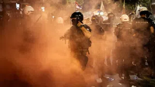 Massenproteste in Serbien gehen weiter – erstmals mit Gewalt