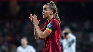 DFB-Kapitänin darf, was den Männern verwehrt wurde