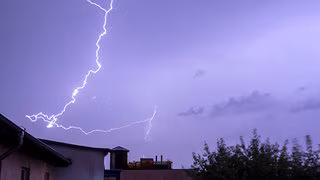 Unwetter im Anmarsch: mehr Migräne und Bluthochdruck