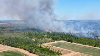 Ticker zum Waldbrand in Gohrischheide: Ortsteil Heidehäuser wird evakuiert