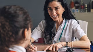 Wechseljahre und Hormone: Muss das sein – oder hilft das wirklich?