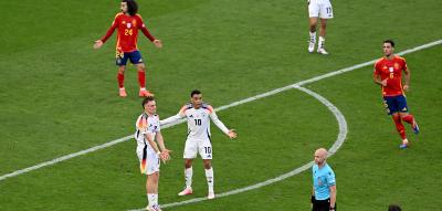 Der schon wieder – Bayern treffen auf Schiedsrichter Taylor