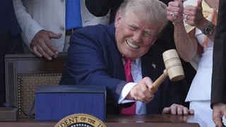 Trump setzt Unterschrift: Neues Steuergesetz tritt in Kraft