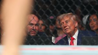 Trumps feierliche Käfigkloppe nimmt neue Dimensionen an