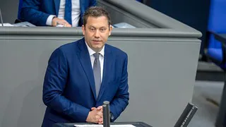 Klingbeil verteidigt Milliardenausgaben für die Zukunft