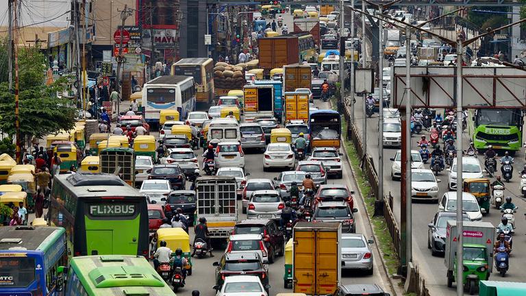 Tankverbot für Altautos in Neu-Delhi gestoppt