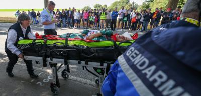 Knochenbrüche, zerfetzte Trikots, Blut – Sturzserie überschattet Tour-Auftakt