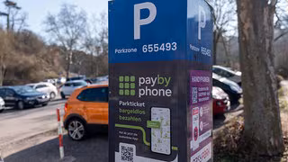 Überklebte QR-Codes: Neue Betrugsmasche mit Parkautomaten-Apps