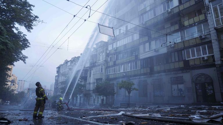 Massive Angriffe - und Hoffnung auf weitere Hilfe