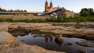 Elbe in Magdeburg auf historischem Tiefststand