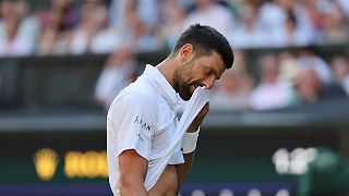 Jannik Sinner demütigt Novak Djokovic in drei Sätzen