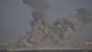 Offenbar viele Tote bei Angriffen - Gespräche stocken