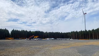 Höhenwindrad im Bau: Die Lausitz greift nach den Wolken