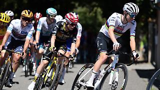 Tour-Dominator Pogacar stürzt - verliert aber keine Zeit