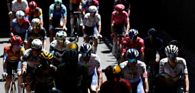 Top-Favorit Pogacar stürzt kurz vor dem Ziel