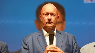 Gerüchte um neue Partei: Kemmerich nach Treffen mit Ex-AfD-Chefin zum Rücktritt aufgefordert