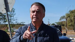 Brasiliens Ex-Präsident Bolsonaro muss Fussfessel tragen