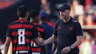 Bei ten Hags Debüt: Bayer Leverkusen bekommt tüchtig einen auf die Mütze