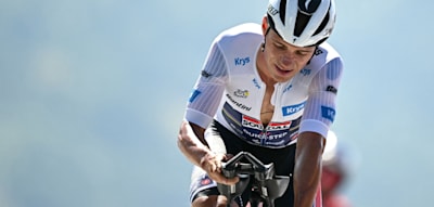 Entkräftet steigt Lipowitz‘ Konkurrent ums Podium bei der Tour de France aus