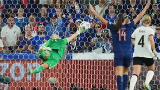 Berger macht Frankreich mit "einer der besten EM-Paraden aller Zeiten" fassungslos