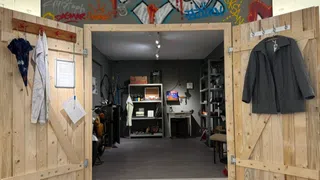 Garagenhöfe: Private Einblicke in die ostdeutsche Seele