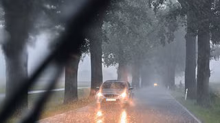 Amtliche Unwetterwarnung: Heftiger Starkregen in Ostsachsen erwartet - A72 zeitweise gesperrt