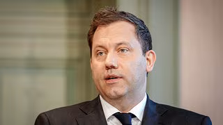 SPD-Chef Klingbeil hält an Nominierung von Brosius-Gersdorf fest