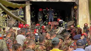 Flugzeug stürzt auf Schule in Bangladesch – mindestens 27 Tote