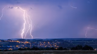 Vom Blitz getroffen: Welchen Einfluss haben Gewitter auf CO2-Emissionen?