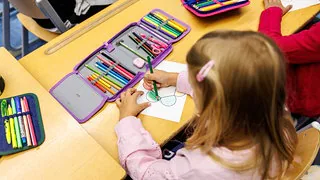 Wie teure Unterrichtsmaterialien zur Belastung für Eltern werden