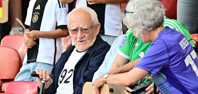Ann-Katrin Bergers Opa mit 92 Jahren im Stadion