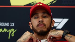 Hamilton kämpft gegen das Schicksal von Vettel und Alonso
