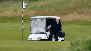 Trump in Schottland: Golf, Proteste und das Warten auf Gespräche