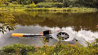 Hubschrauber bei Grimma in Mulde gestürzt